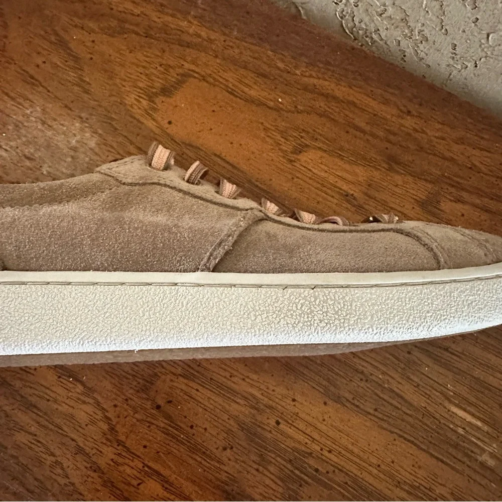 UGG Milo Fawn Suede Tan Taupe Low Top Lace Up Sneaker size 6